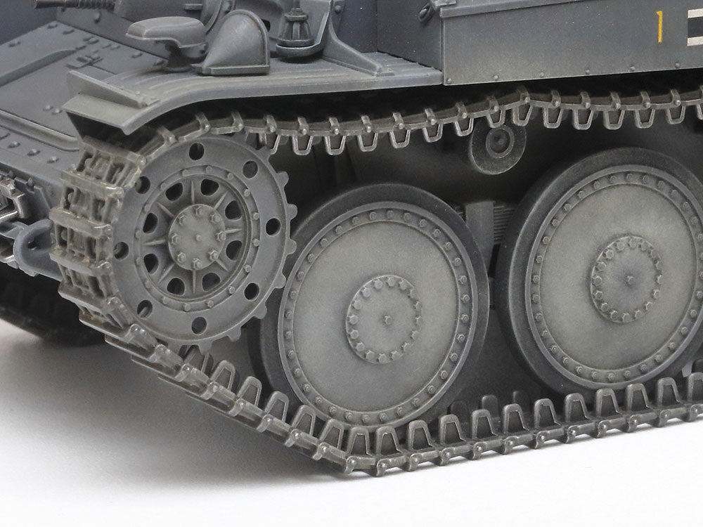 Tamiya 1/35 German Light Tank Panzerkampfwagen 38(t) Ausf.E/F