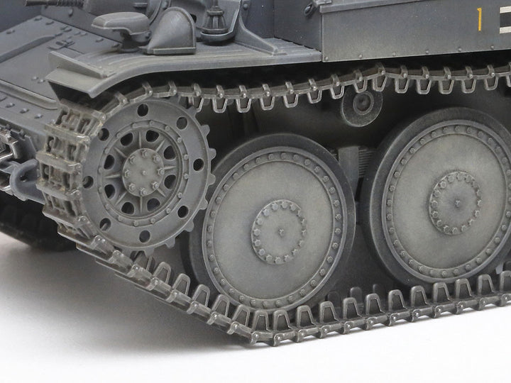 Tamiya 1/35 German Light Tank Panzerkampfwagen 38(t) Ausf.E/F