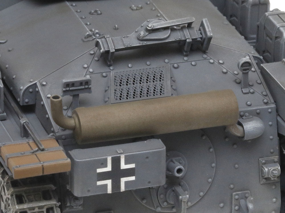 Tamiya 1/35 German Light Tank Panzerkampfwagen 38(t) Ausf.E/F