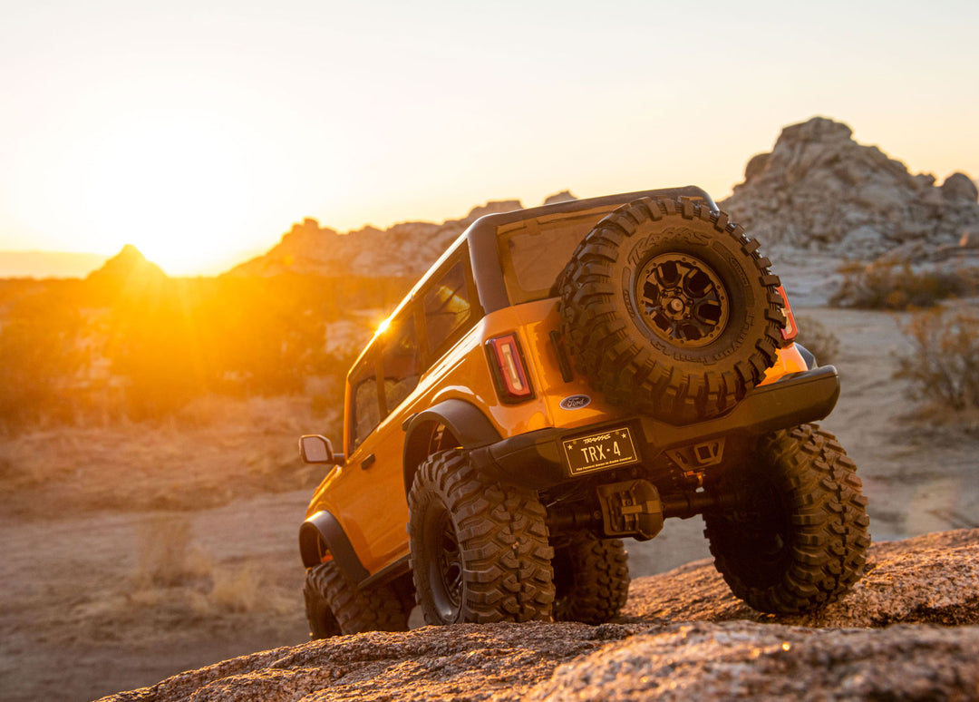 Traxxas TRX-4 Scale and Trail Crawler Ford Bronco: 1/10 Scale 4WD RC Crawler