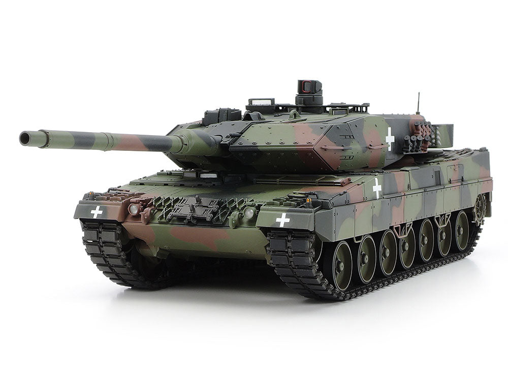 Tamiya 1/35 Leopard 2 A6 Tank "Ukraine"