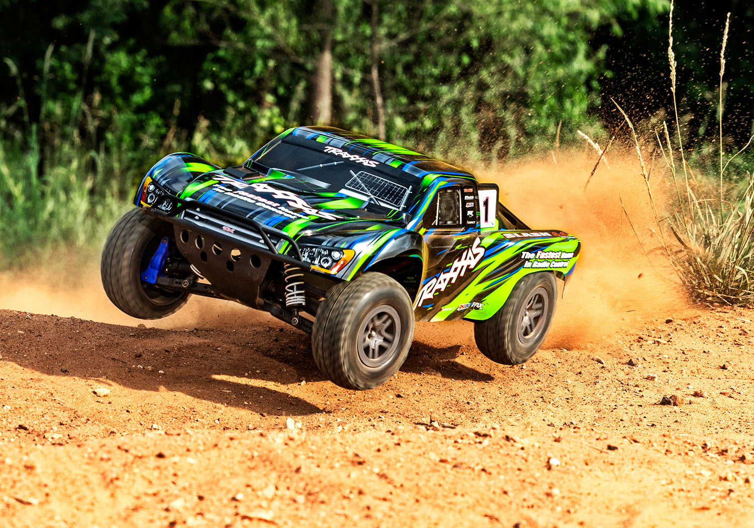 トラクサス　スラッシュ4WD Amazon.co.jp: Traxxas Slash 4X4:1/10スケール 4WD 電気