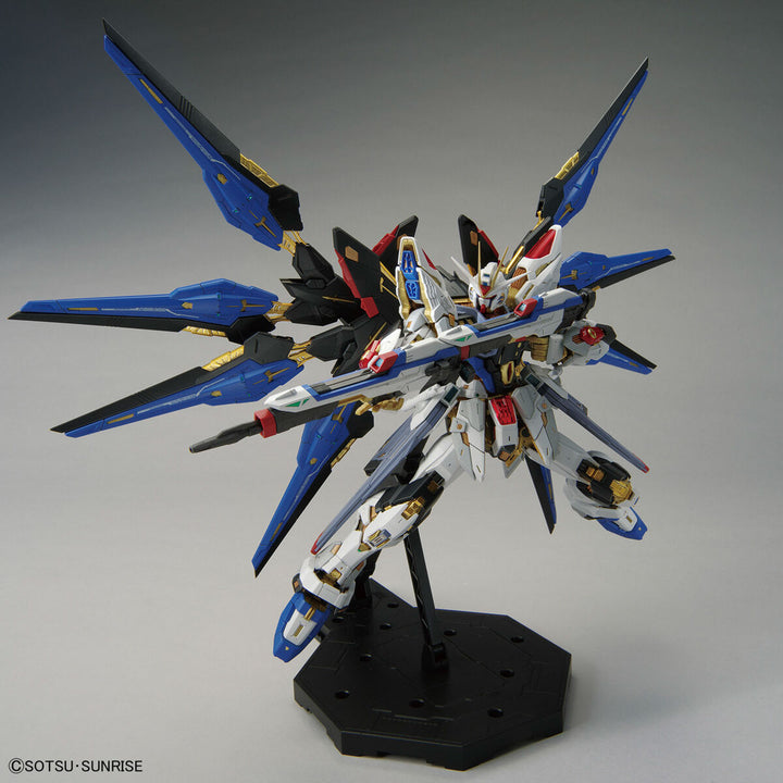 Bandai - MGEX / Master Grade Extreme Strike Freedom Gundam Z.A.F.T. Mobile suit ZGMF-X20A 1/100