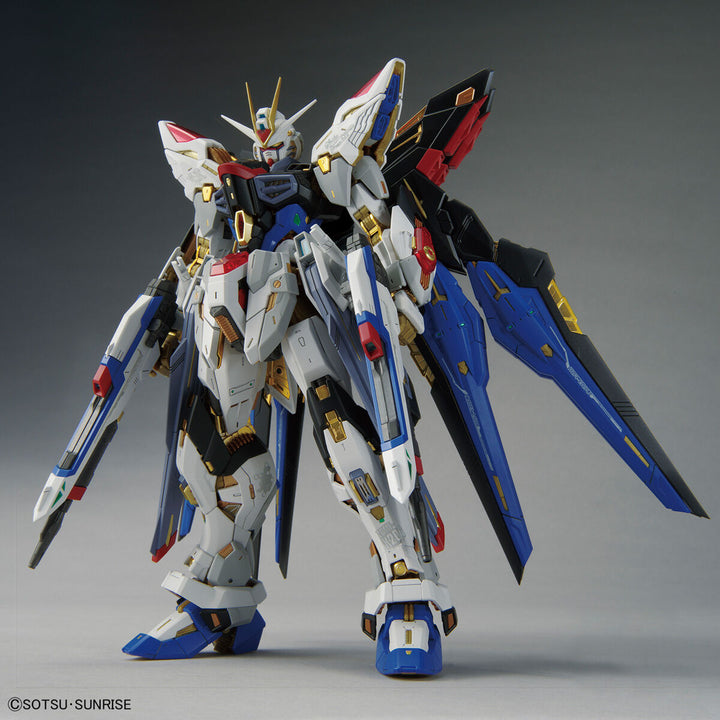 Bandai - MGEX / Master Grade Extreme Strike Freedom Gundam Z.A.F.T. Mobile suit ZGMF-X20A 1/100