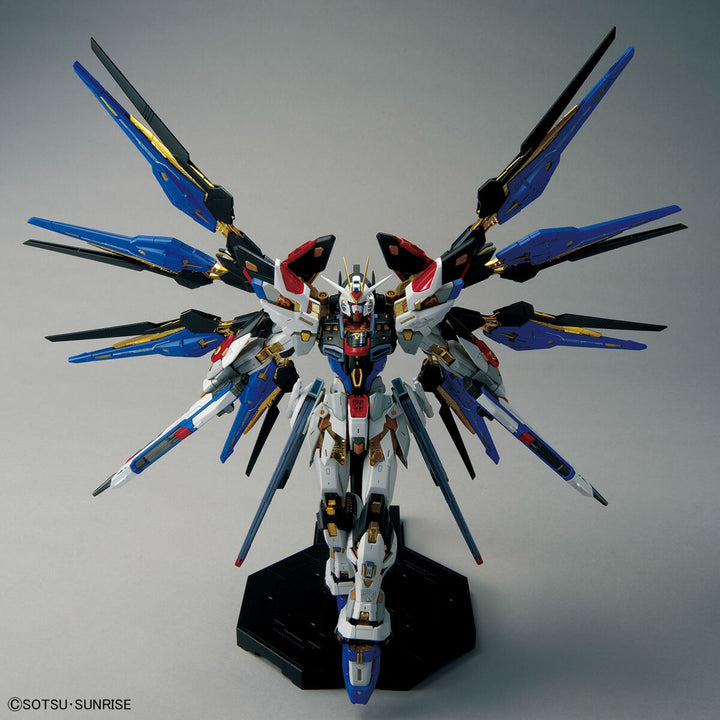 Bandai - MGEX / Master Grade Extreme Strike Freedom Gundam Z.A.F.T. Mobile suit ZGMF-X20A 1/100
