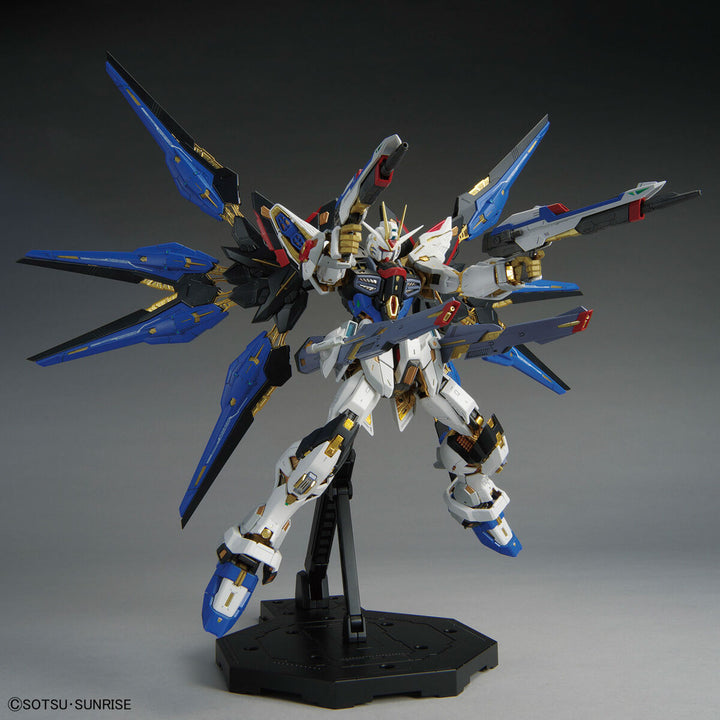 Bandai - MGEX / Master Grade Extreme Strike Freedom Gundam Z.A.F.T. Mobile suit ZGMF-X20A 1/100